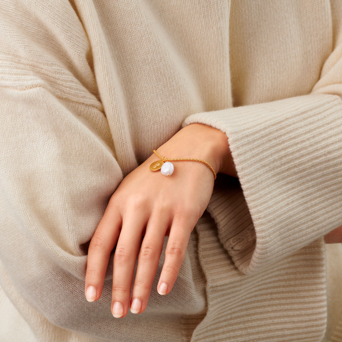 Gold Initial Disc Bracelet With Freshwater Pearl – Ginger Rose