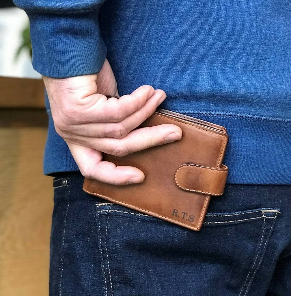 Soft tan leather wallet for men. RFID protected for security, add initials to create a personalised men’s wallet with coin holder that makes a perfect 18th birthday gift for him. 