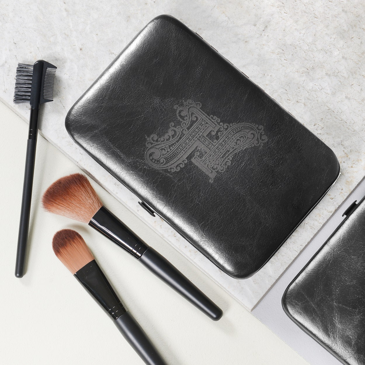 Make Up Brush Kit with Initial - Black