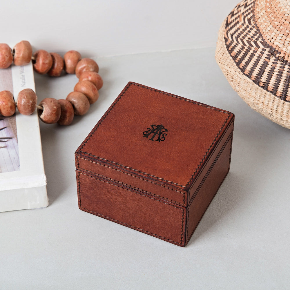 Square tan leather men’s monogram watch box with removeable watch pillow. Personalise with his monogrammed initials as a thoughtful gift for your groom, or as a birthday gift for your son or husband.